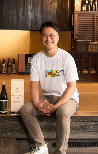 笑顔で座るGo Too! Group常務取締役 後藤善人氏