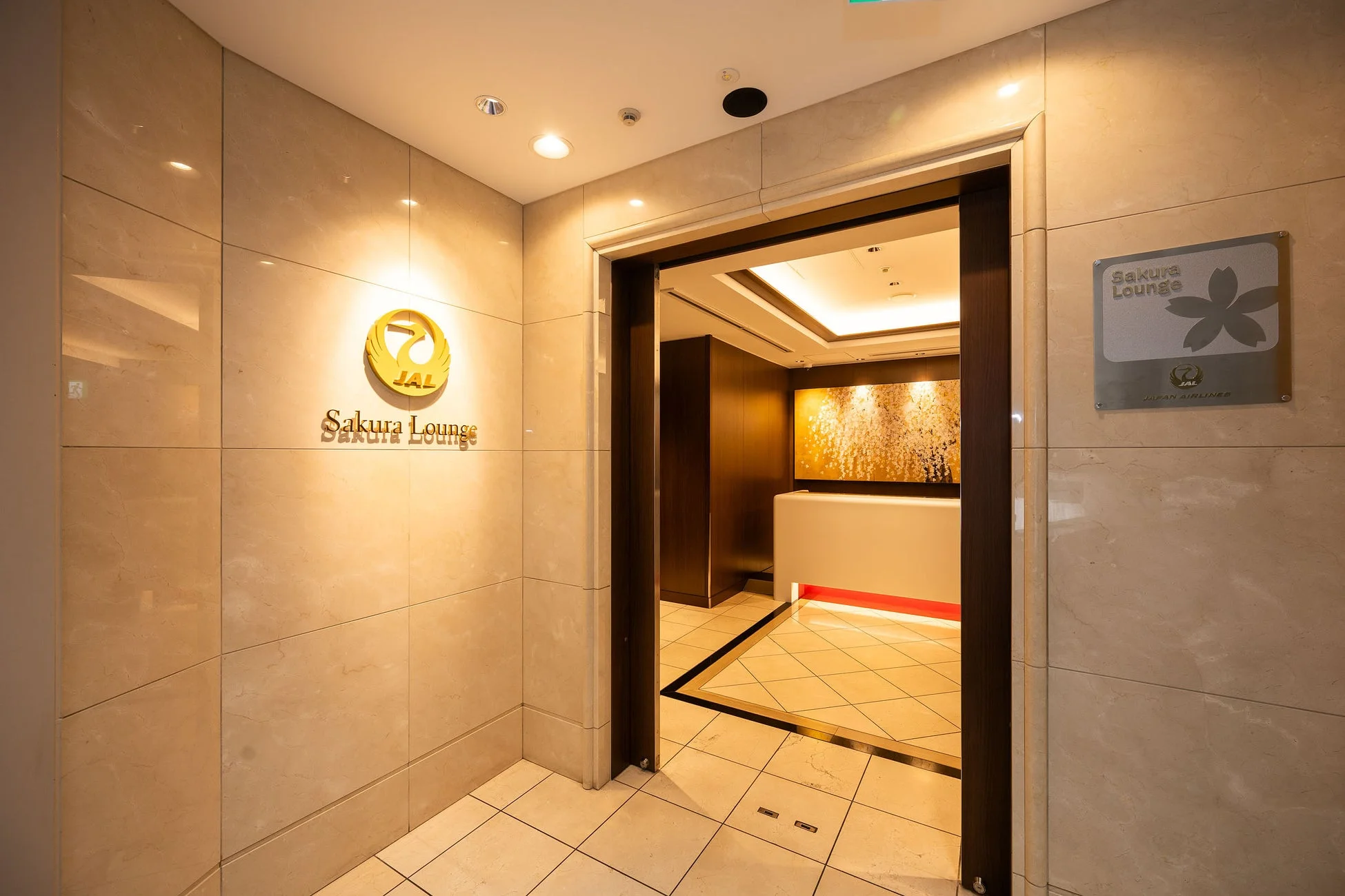 JAL Sakura Loungeエントランス