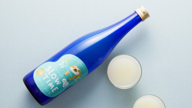 【きょうは、ナマケモノでいこう。】ゆるり、ごはんと楽しむ、アルコール6%のにごり酒「ナマケモノ SLOW TIME」先行発売