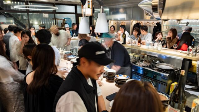 渋谷に「Higgledy Piggledy（ヒグルディ ピグルディ）」がオープン。「ごちゃまぜ」を意味する店名、ジャンルにとらわれない料理とワイン、焼酎の自由な立ち飲み