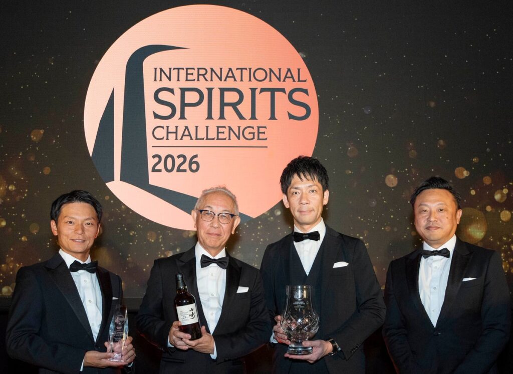 世界的な酒類コンペティション「ISC」で「山崎25年」が部門最高賞「トロフィー」を受賞