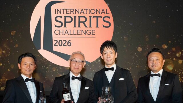 世界的な酒類コンペティション「ISC」で「山崎25年」が部門最高賞「トロフィー」を受賞