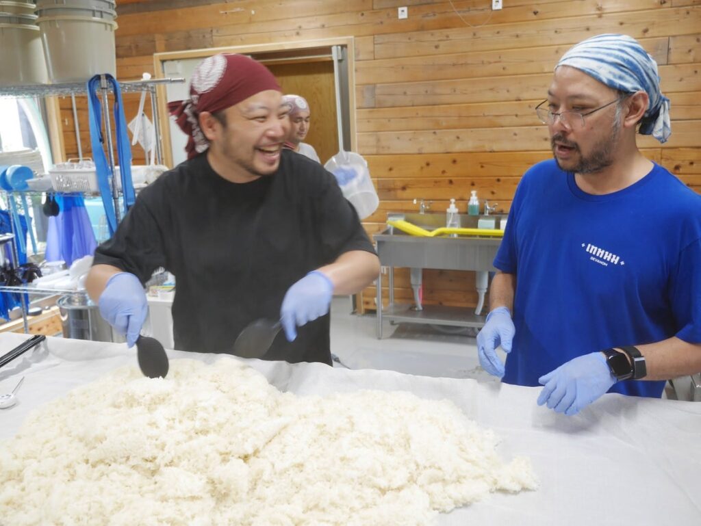 福島の酒蔵 haccoba、タイの米の醸造酒 “SATO/ サートー” を醸す酒蔵「Devanom」とのコラボレーションを発表!
