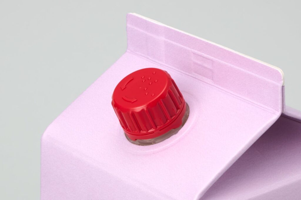 液体紙容器のプラスチック使用量削減と商品の信頼性向上を両立するキャップを開発