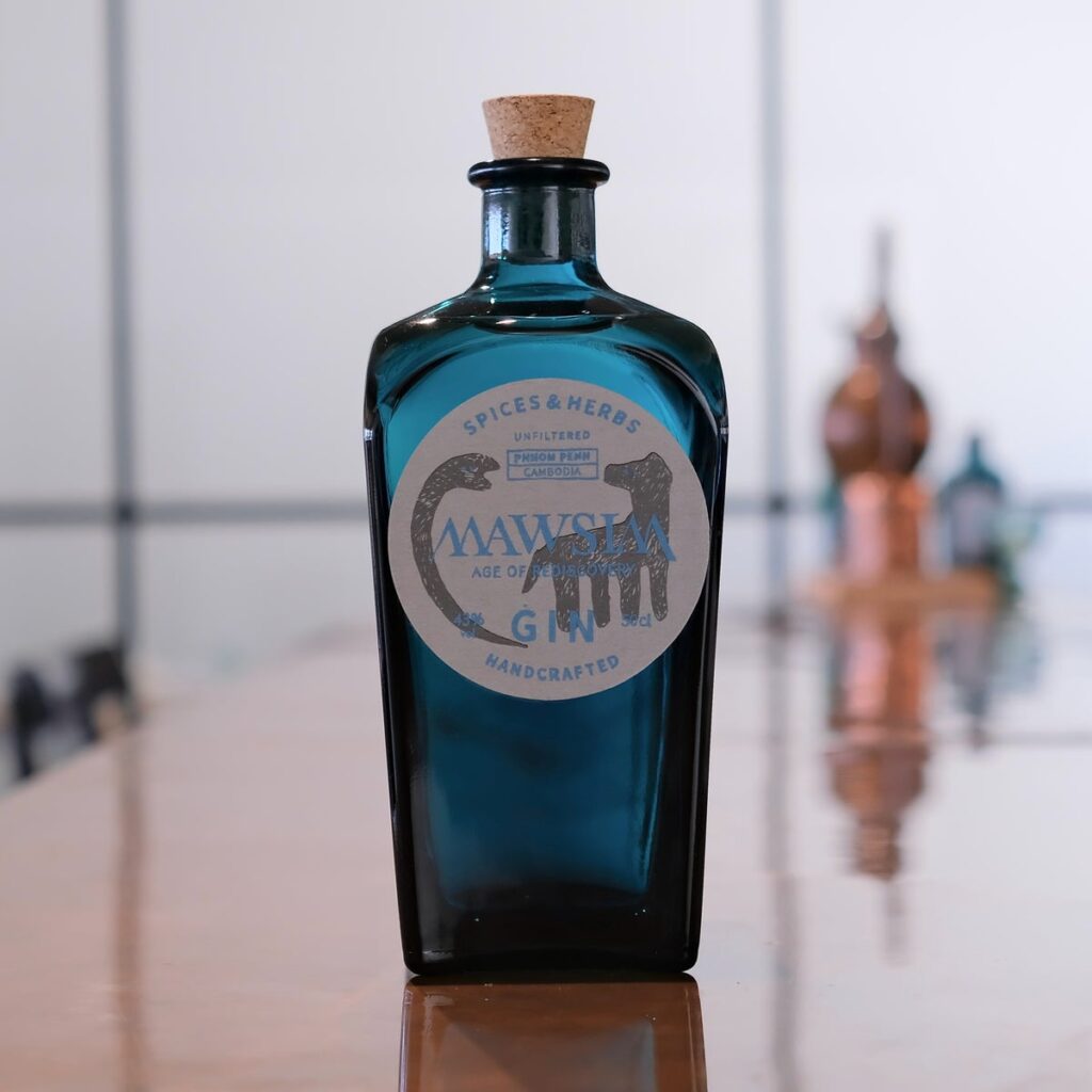 カンボジアと郡上、香りは三たび交わる。「MAWSIM」×「アルケミエ」コラボレーションジン第3弾『GIN|Spices & Herbs x Alchemiae 2026』を発売